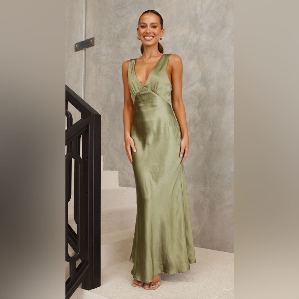 Green Plunge Neck Sleeveless Maxi Gown